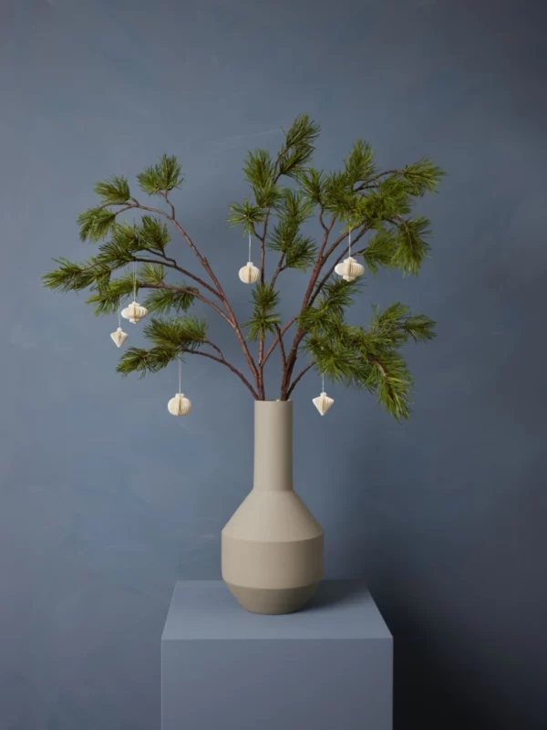 Betaalbaar boeket dennentakken Pine & Honeycombs - Madame Fleurie